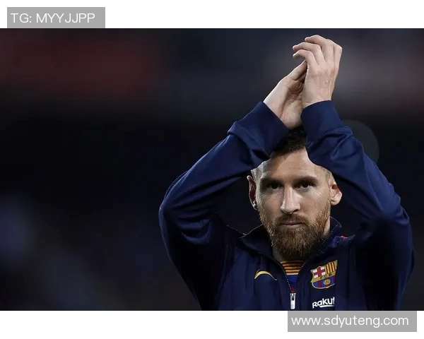 梅西赛场细微动作引发广泛热议 球迷和专家纷纷解读其背后意义 梅西赛场细微动作引发广泛热议 球迷和专家纷纷解读其背后意义